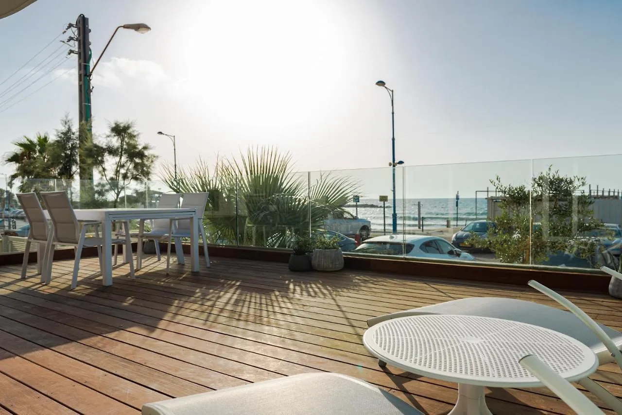 חיפה Beachfront Deck - 20 Meters From The Beach 0*,  ישראל