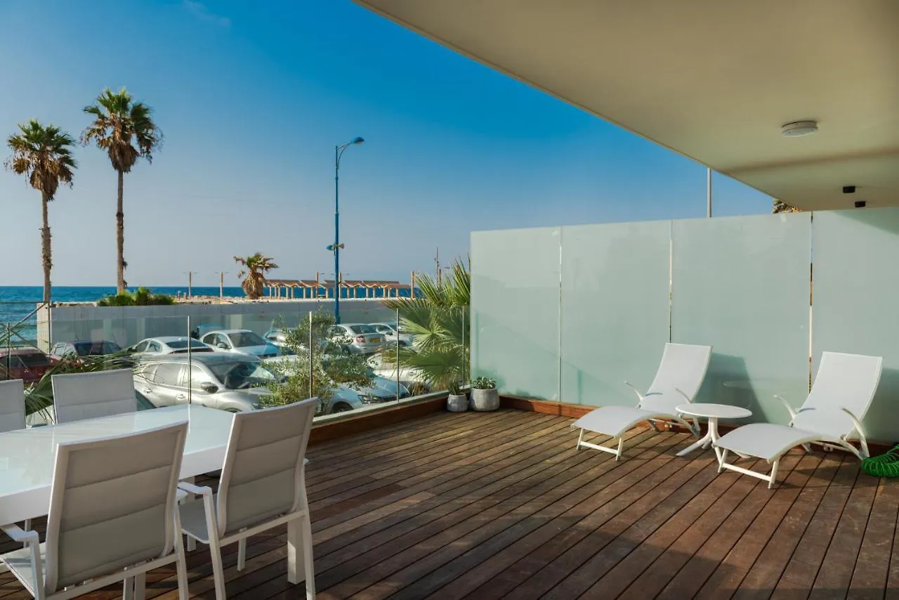 חיפה Beachfront Deck - 20 Meters From The Beach 0*,  ישראל