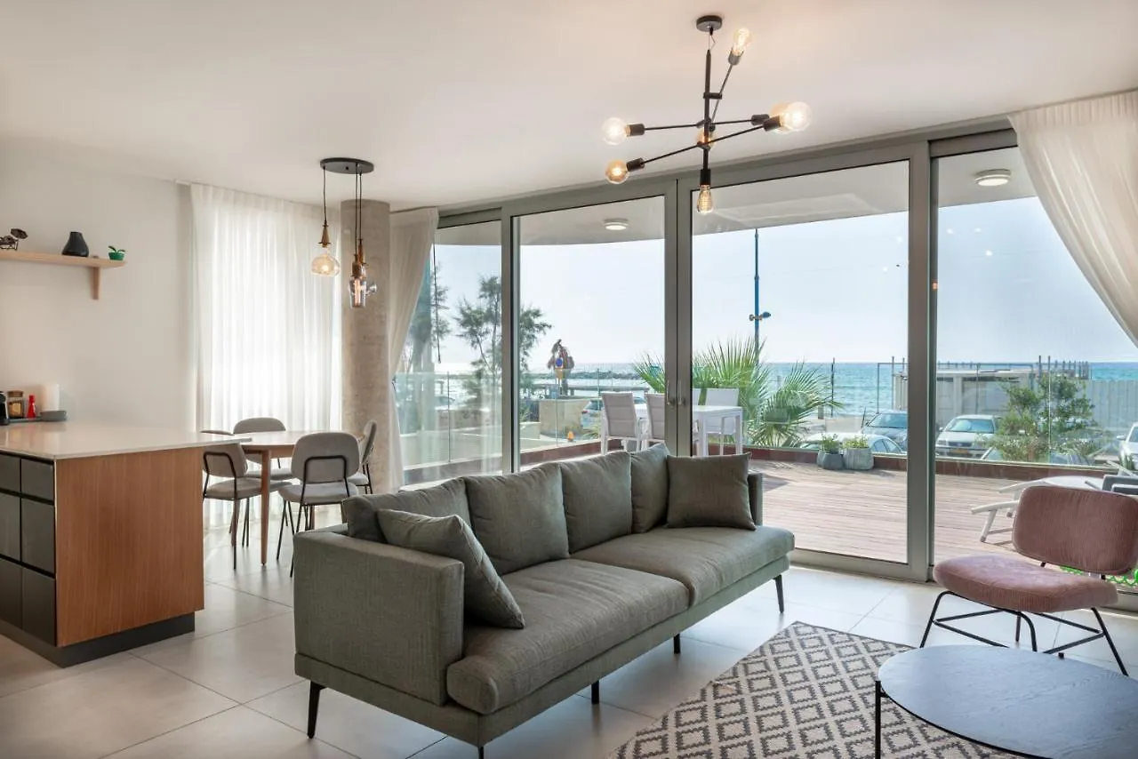 חיפה Beachfront Deck - 20 Meters From The Beach